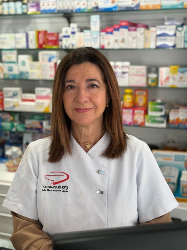 Lola, Licenciada en farmacia con más de 30 años de experiencia en la profesión